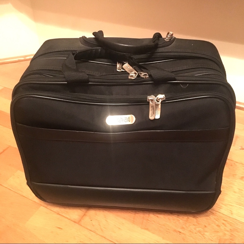 Kenneth Cole Large Wheeled Portfolio Carry On